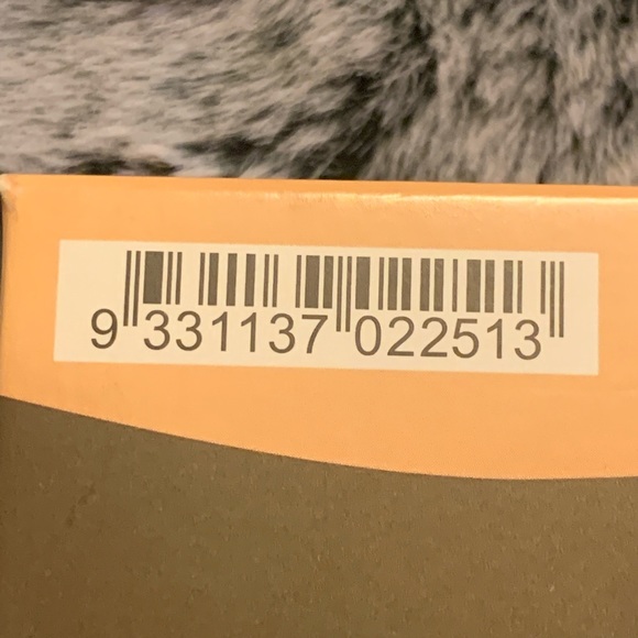 BECCA ULTIMATE COVERAGE FOUNDATION IN COLOR “SHELL”. Brand New Never Ope… - Picture 6 of 6